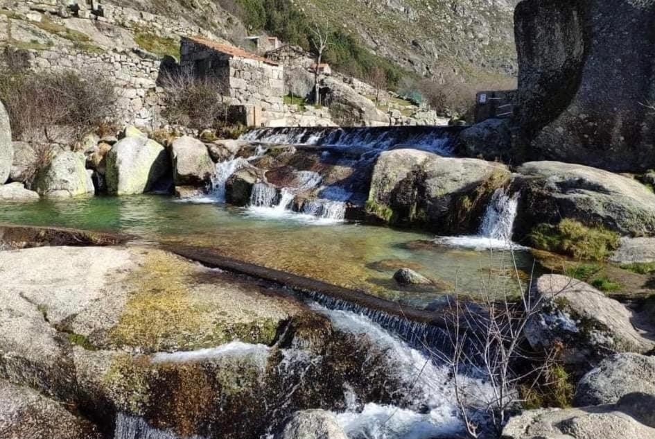 Casa Do Penedo - Um Segredo Na Serra Da Estrela Quintas de Baixo Esterno foto