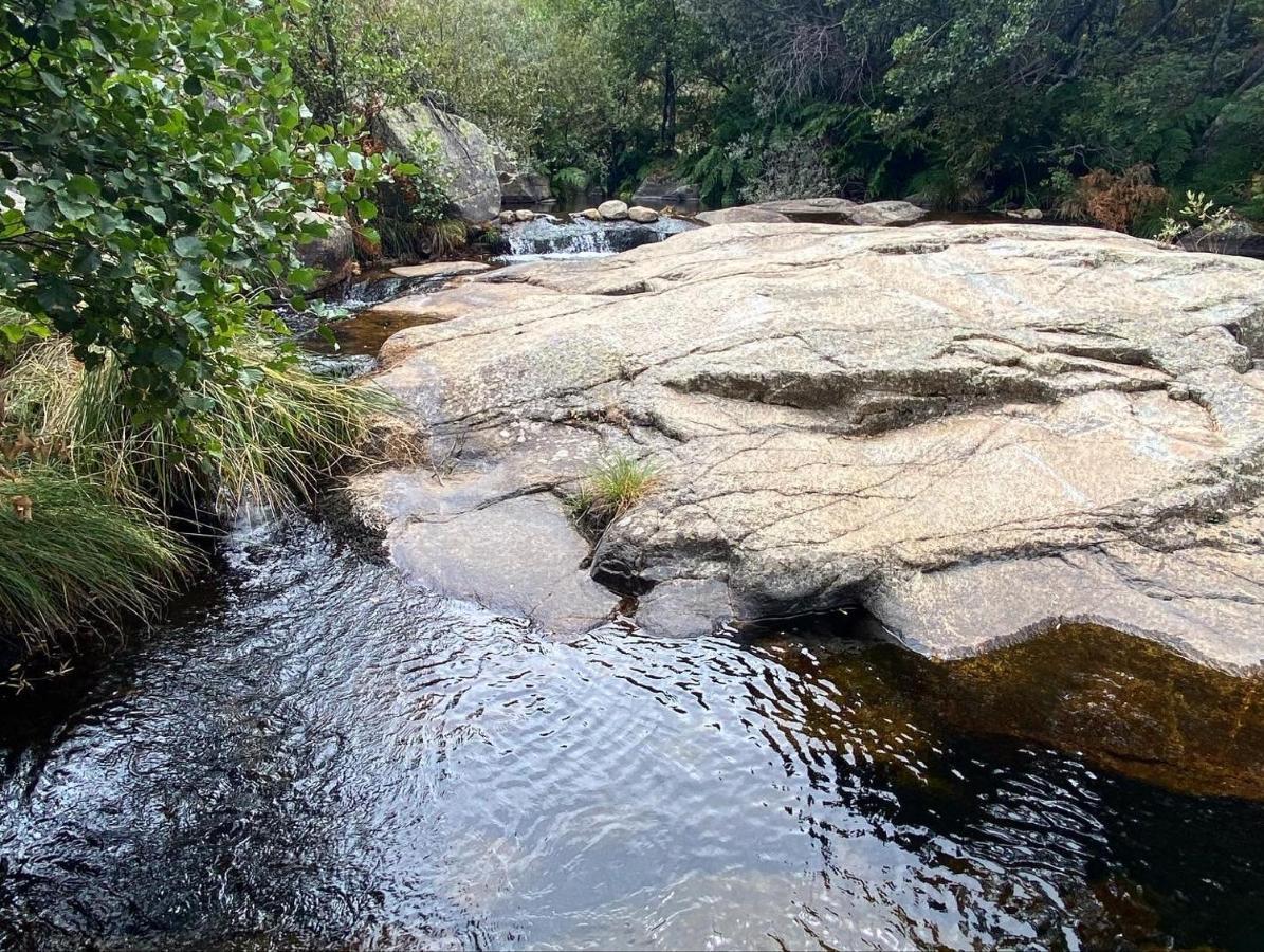 Casa Do Penedo - Um Segredo Na Serra Da Estrela Quintas de Baixo Esterno foto